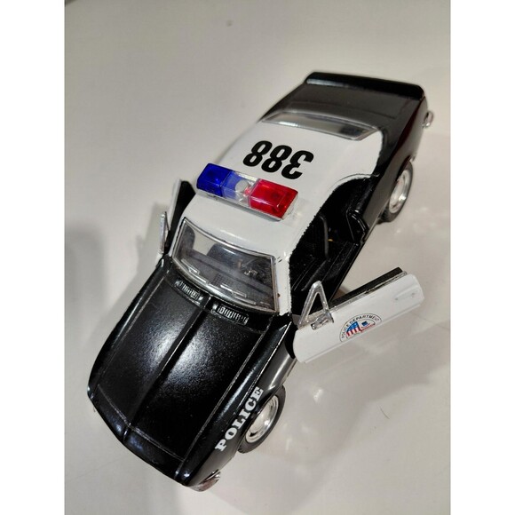 Kinsmart Die Cast 1:37 1967 Chevrolet Camaro Z-28 Police Car - Picture 8 of 8